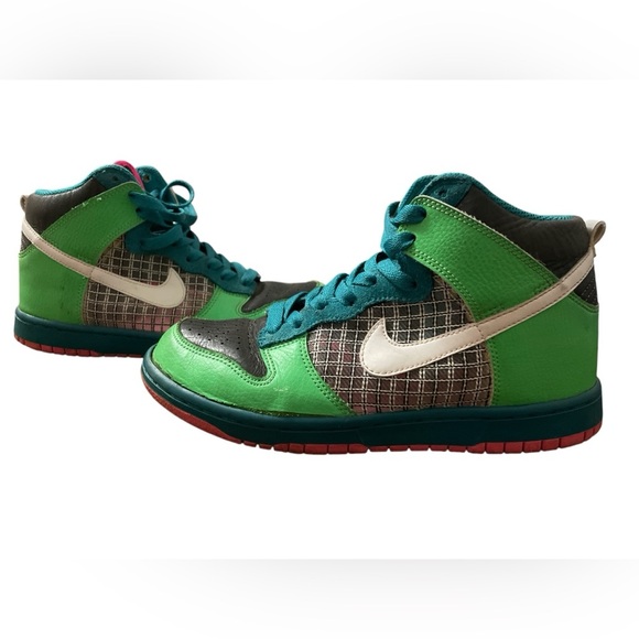 Nike Shoes - Nike Dunk 6.0